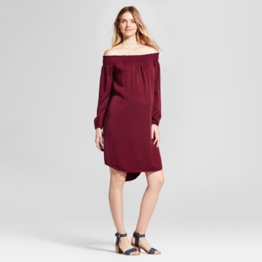 Ingrid & Isabel off the shoulder Maternity dress